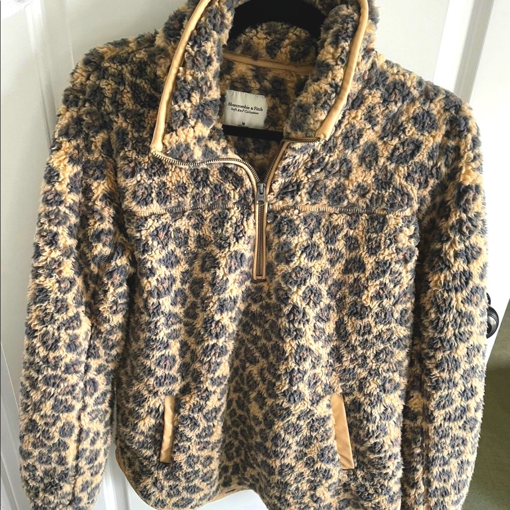 Abercrombie & Fitch Pull Over
